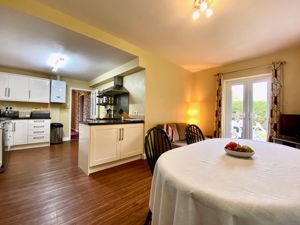 Living Kitchen/Diner- click for photo gallery